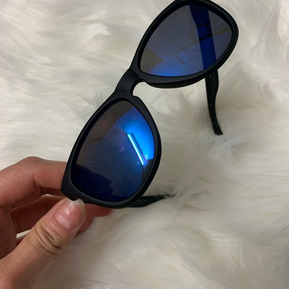 Sunglasses - Picture 2 of 3